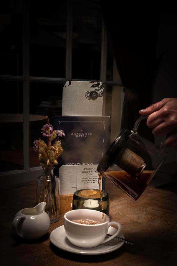 Hotel The Oak House à Axbridge Extérieur photo Coffee being poured at the Oakhouse Hotel