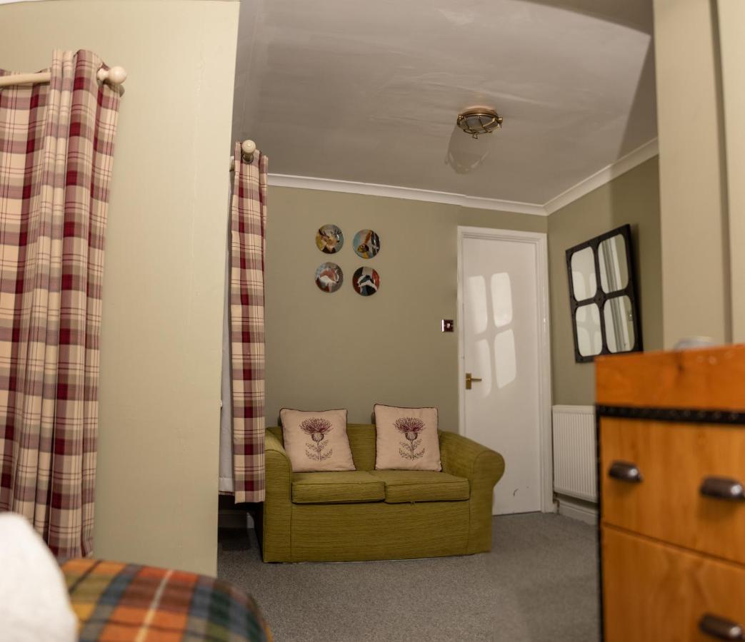 Hotel The Oak House à Axbridge Extérieur photo The interior of a typical bedroom