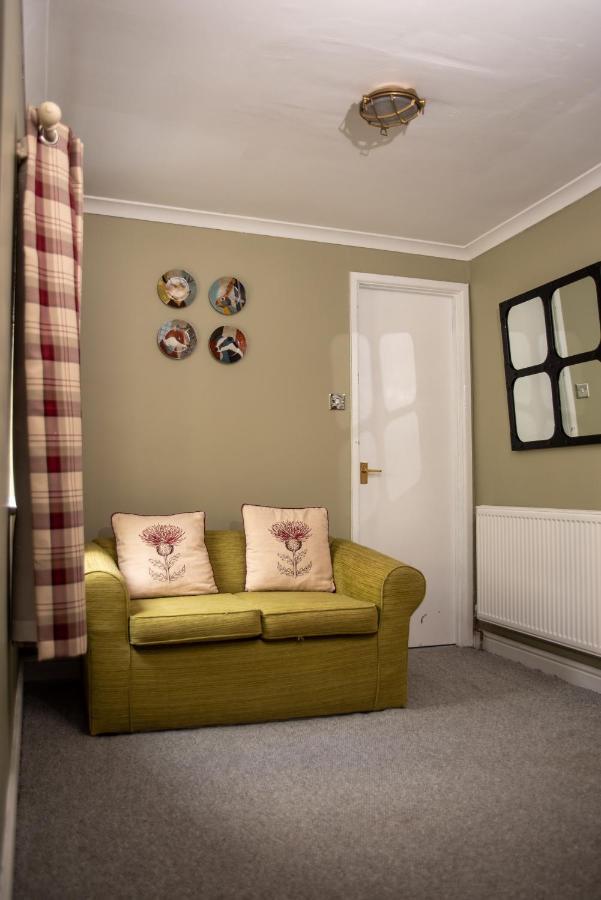 Hotel The Oak House à Axbridge Extérieur photo A room with a radiator