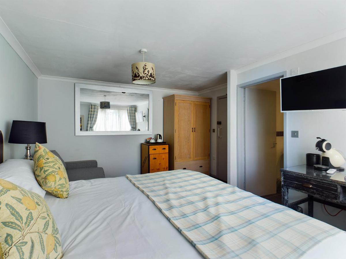 Hotel The Oak House à Axbridge Extérieur photo A bedroom at the hotel