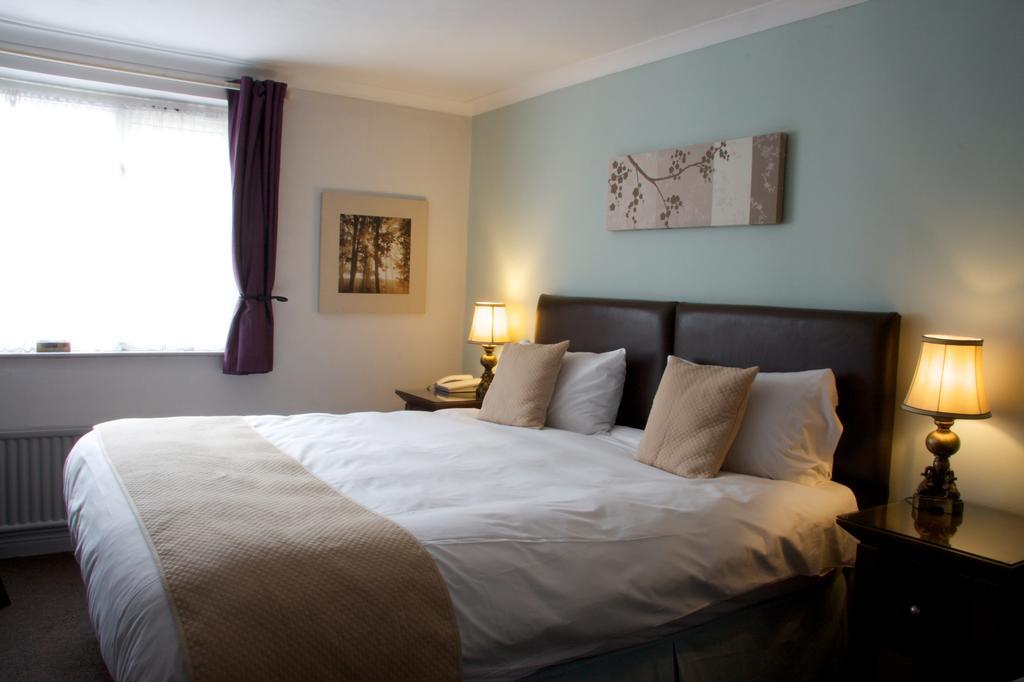 Hotel The Oak House à Axbridge Extérieur photo A bedroom at the hotel