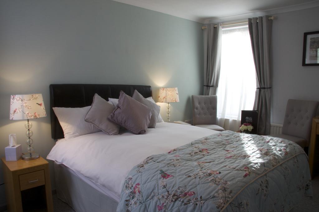 Hotel The Oak House à Axbridge Extérieur photo A bedroom at the hotel